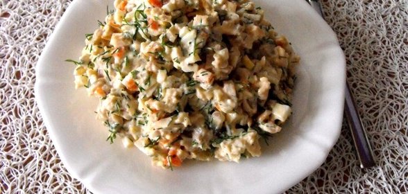 Салат с консервированными грибами