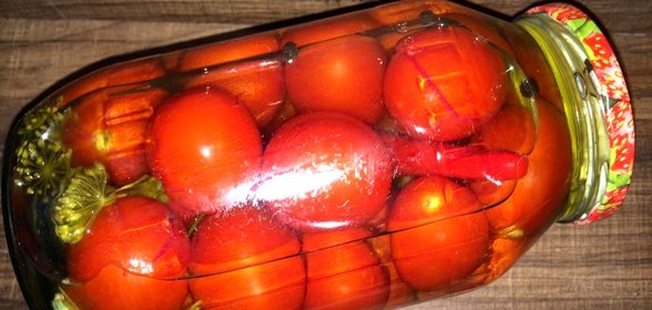 Маринованные помидоры с острым перцем