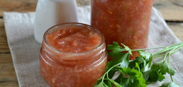 Аджика с хреном сырая