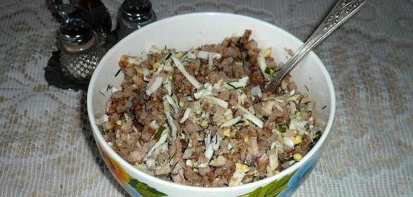 Гречневая каша с яйцами и куриным мясом