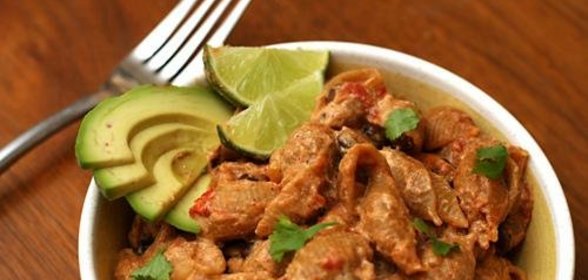 Сливочная паста с помидорами и фасолью