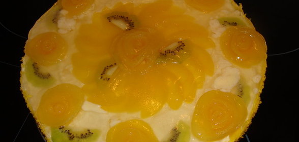 Торт с белым шоколадным муссом и персиками