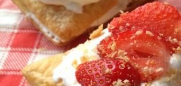 Пельмени грибные с яйцами в бульоне