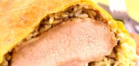 Мясо в слоеном тесте