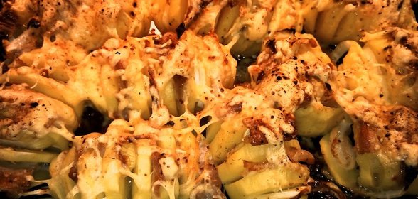 Картофель с беконом, запеченный в духовке