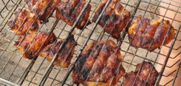 Шашлыки из свинины и курицы с маринадом из соевого соуса