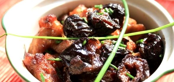 Свинина с черносливом