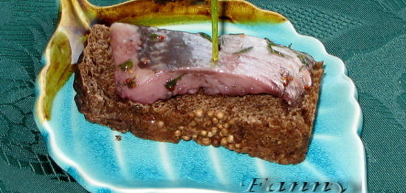 Селедка в винно-горчичном маринаде