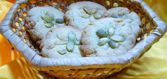 Печенье с розмарином и тыквенными семечками