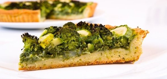 Киш с брокколи и шпинатом