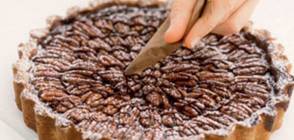 Торт пеликан с орехами пекан