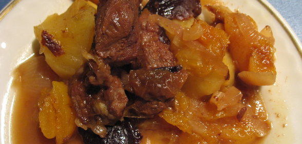 Свинина с курагой и черносливом