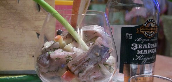 Закуска из сельди и яблока в йогуртовом маринаде