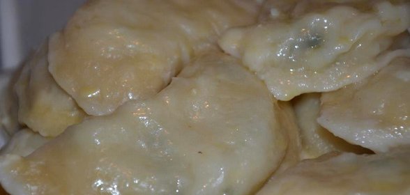 Вареники с картофельным пюре и зеленью в пароварке