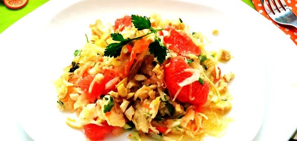 Салат из квашеной капусты с грейпфрутом