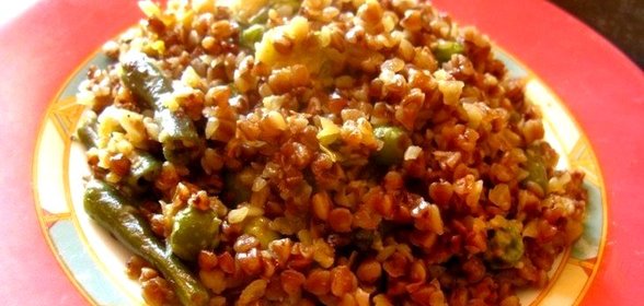 Гречневая каша с сыром и овощами