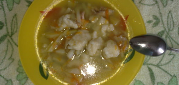 Куриный суп с сырными клецками