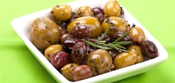 Теплые маринованные оливки по‑французски