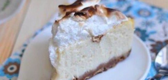 Лимонный чизкейк с запеченной меренгой