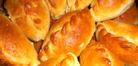 Пирожки с клубничным вареньем