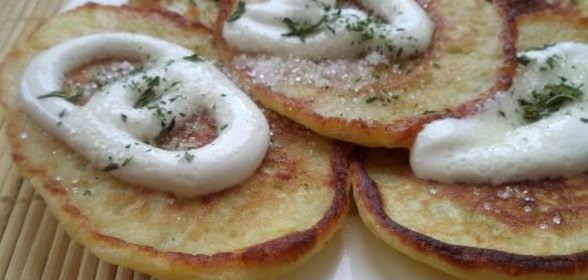 Бутерброд-башня с килькой, ветчиной и сыром