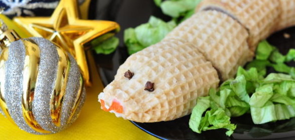 Рулет Новогодняя змея