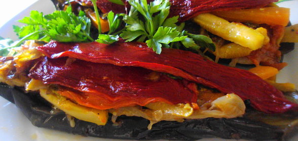 Баклажаны фаршированные овощами