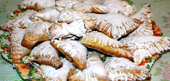 слойки с розовым вареньем