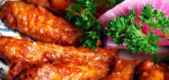Куриные крылышки с аджикой и чесноком