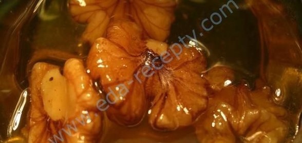 Грецкие орехи с медом