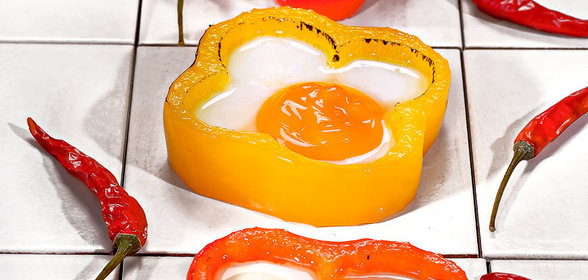 Яичница- глазунья в сладких перцах