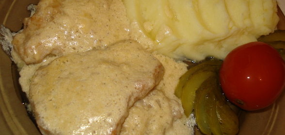 Свиная вырезка в сметанно-грибном соусе