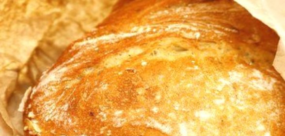 Постный хлеб из спельтовой муки с луком