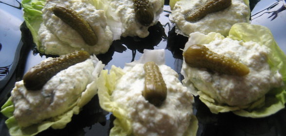 Яичный паштет с корнишонами
