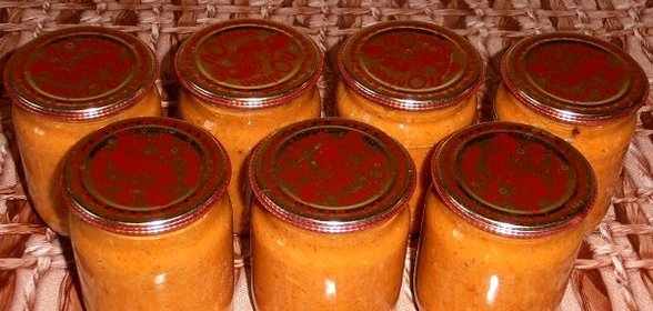 Кабачковая икра с соусом