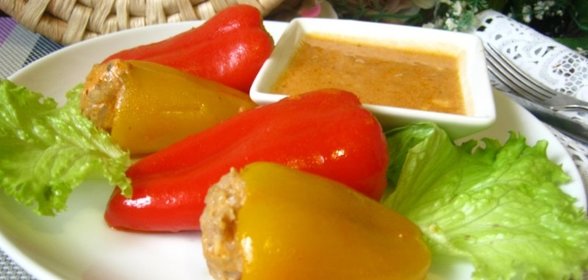 Пеперони фаршированные телятиной, рисом и сыром