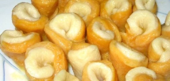 Рагу из сладкого перца с чесночной колбасой