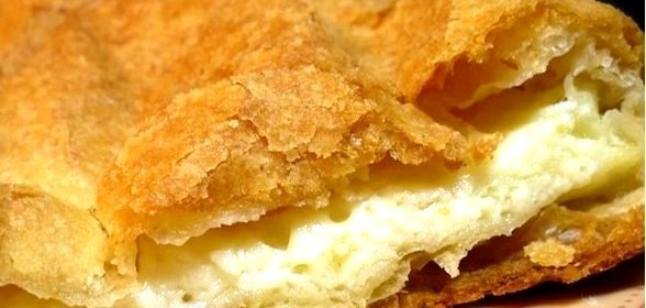 Слоеный сырный пирог