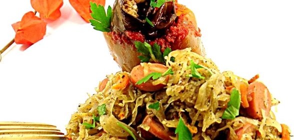 Капуста квашеная тушёная с сосисками