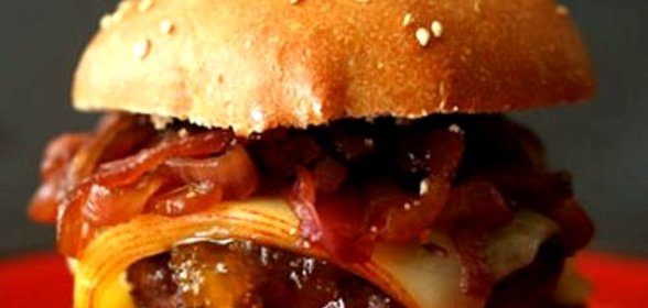 Чизбургер с луковым джемом