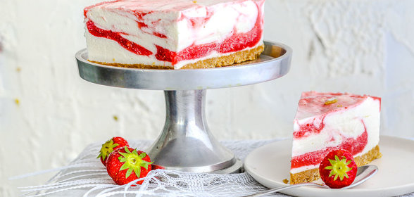 Чизкейк с клубникой без выпечки