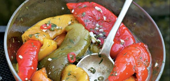 Перцы в масле с травами