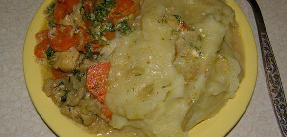 Рыбка с овощами под соусом