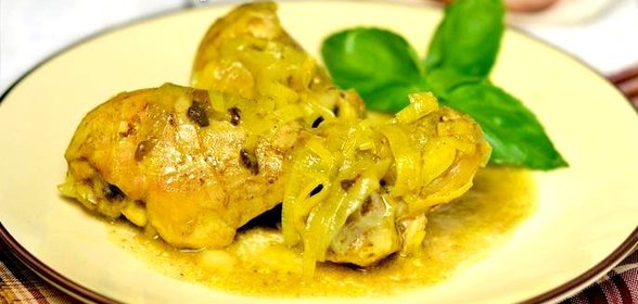 Куриные голени, тушёные с вином в мультиварке