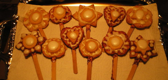 Леденцы на палочках(печенье)