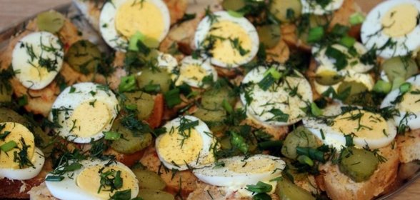 Бутерброды с консервированным лососем