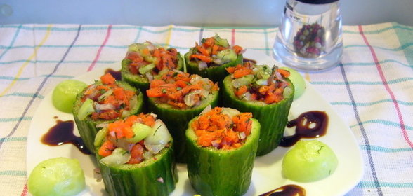 Фаршированные огуречные стаканчики