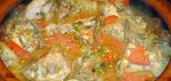 Мясо в маринаде от маслин, тушёное в горшке