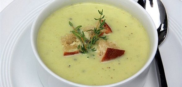 Суп-пюре из кабачков с плавленым сыром