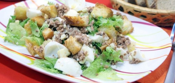 Салат с консервированным тунцом